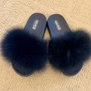 Fur story black size 9 sandals
